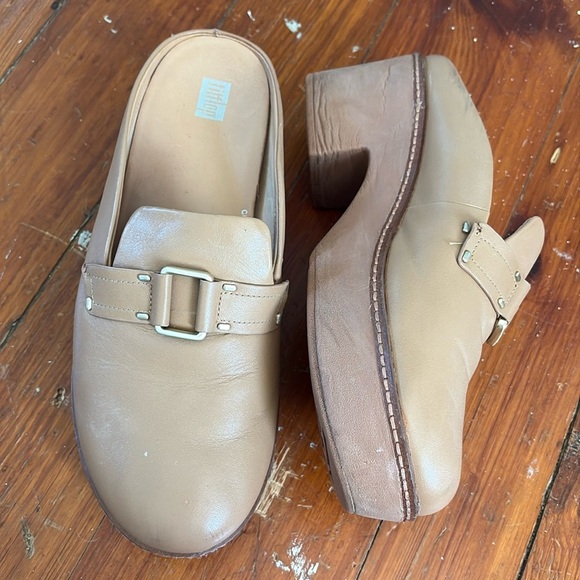 FITFLOP Size 10 Latte Tan Pilar Stud Buckle Leather Platform Mules Lug - Picture 1 of 8